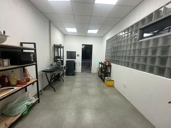 Mặt Bằng Kính Trống Suốt Đẹp - Rộng 300M2, Nhánh Quốc Hương. Giá 68Tr