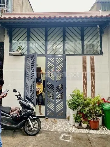Nhà Gần Đh Giao Thông Vận Tải- Hẻm Xe Tải Thông - 4X12 - Giá 3.65 Tỷ