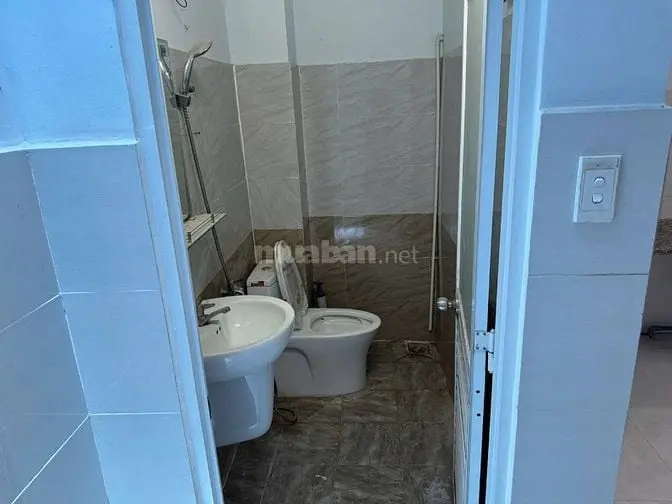 Cho Thuê Nhà Nguyên Căn Mặt Đường 6M , Thông Thoáng