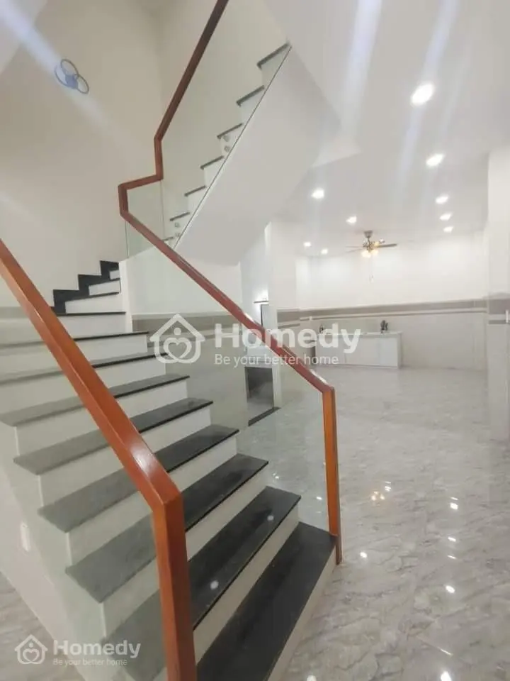 Cần Bán Căn Nhà Ngộp Ngân Hàng Ở Tân Phú Đường Kênh Tân Hoá View Công Viên