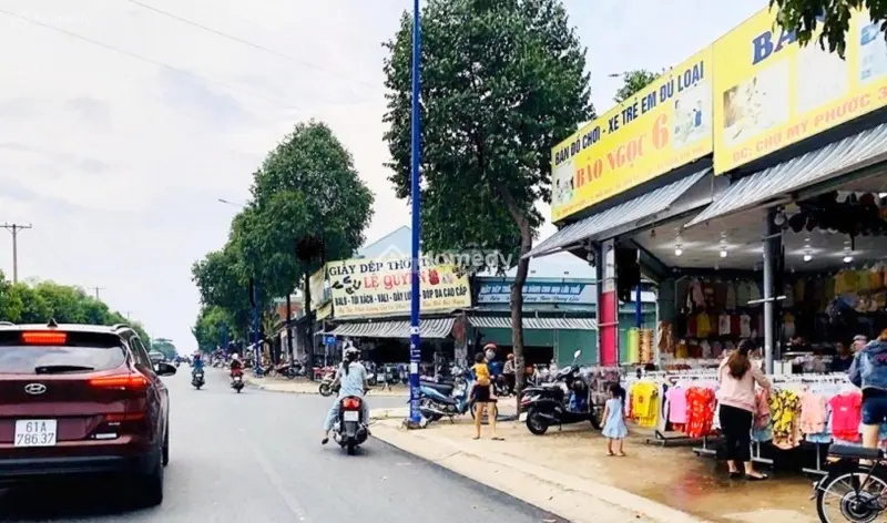 Cắt Lỗ 400Tr Với 450M2 Đường Nhựa.ngay Kcn.gần Chợ.tiện Buôn Bán.