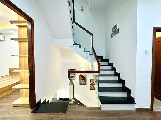 ⭐️Nhà 4 Lầu Dt:4,25X13M Cao Cấp Góc 3 Mặt Hẻm Xe Hơi Nguyễn Đình Chính