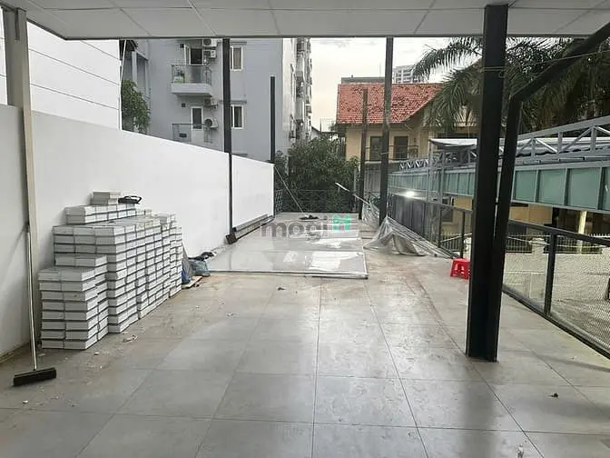 Mặt Bằng Kính Trống Suốt Đẹp - Rộng 300M2, Nhánh Quốc Hương. Giá 68Tr