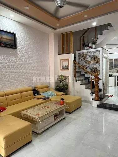 Bán Nhà Mặt Tiền 10M, Nhà Bè: Kinh Doanh Ngay, Sổ Đỏ Trao Tay!