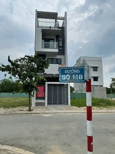 Cho Thuê Nhà Mặt Phố Tại Dương Hồng Garden House, Nguyễn Văn Linh, Bìn