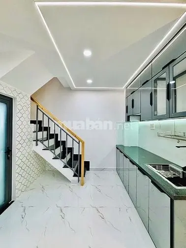 Nhà 2 Lầu Đẹp Cao Cấp Hẻm 1 Trục Cách Mặt Tiền Duy Tân 30M, P15, Q.pn