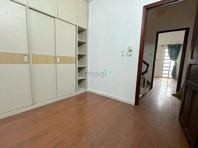 Nhà Hxh Bùi Tuý 4X14M Trệt.2Lầu.4Pn.18Tr/.Tốt Ở Gđ