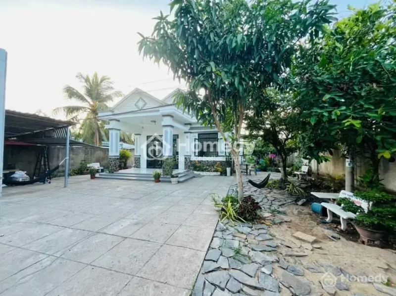 Bán Nhà Biệt Thự Sân Vườn 200M2 Cách Chợ Đệm 500M
