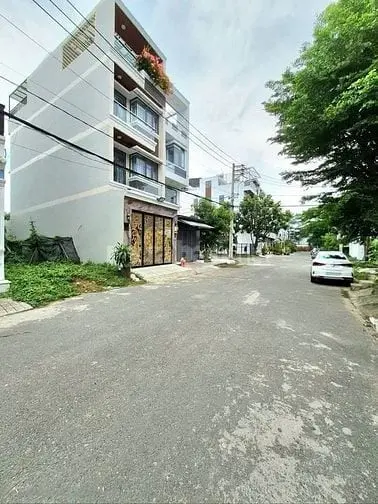 Bán Nhà Mặt Tiền 10M, Nhà Bè: Kinh Doanh Ngay, Sổ Đỏ Trao Tay!