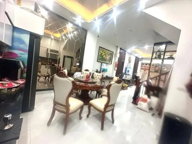 Bán Nhà Phố Yên Lạc, Phân Lô, Oto, Ngõ Thông Kinh Doanh, Giá: 15,5 Tỷ