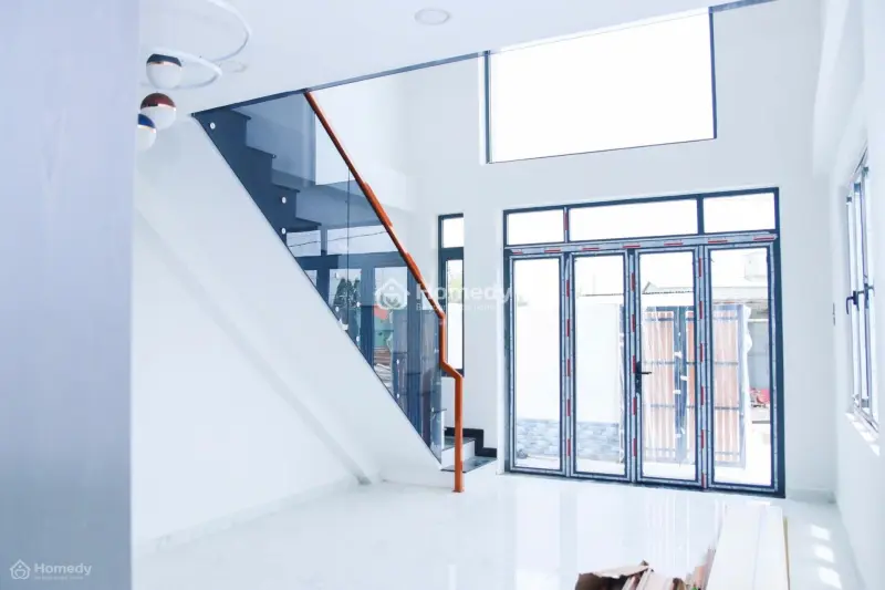 Bán Nhà Mặt Tiền Thị Trấn Cần Đước ,Có Đầy Đủ Tiện Nghi Thoáng Mát, Gần Chợ Và Ubnd