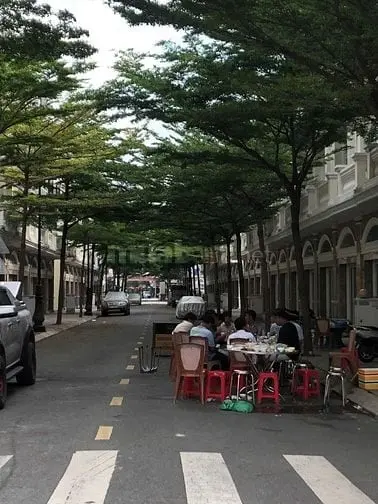 Bán Nhà : Tân Đông Hiệp - Dĩ An - Tp.hcm. Dt:4X15M, Trệt, 2 Lầu
