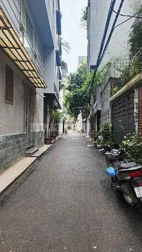 Cho Thuê Nhà Đẹp Vĩnh Phúc, Ba Đình ( Sát Đường Bưởi ) 40M2 X 5 Tầng,