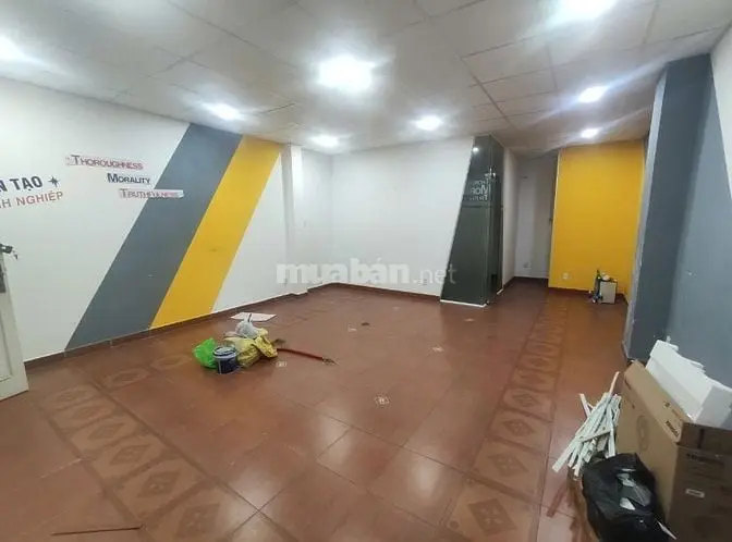 Nhà Mặt Phố Cho Thuê Tầng 1 Tại Đường Nguyễn Minh Hoàng, Phường 12, Tâ