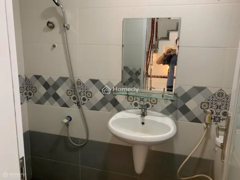 Cho Thuê Nhà 1 Trệt 3 Lầu. P.bình Hưng Hòa.cách Lê Trọng Tấn 100M