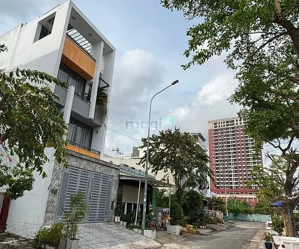 Bán Gấp – Nhà Mặt Tiền Phạm Hữu Lầu – View Sông – Quận 7 – Giá Tốt