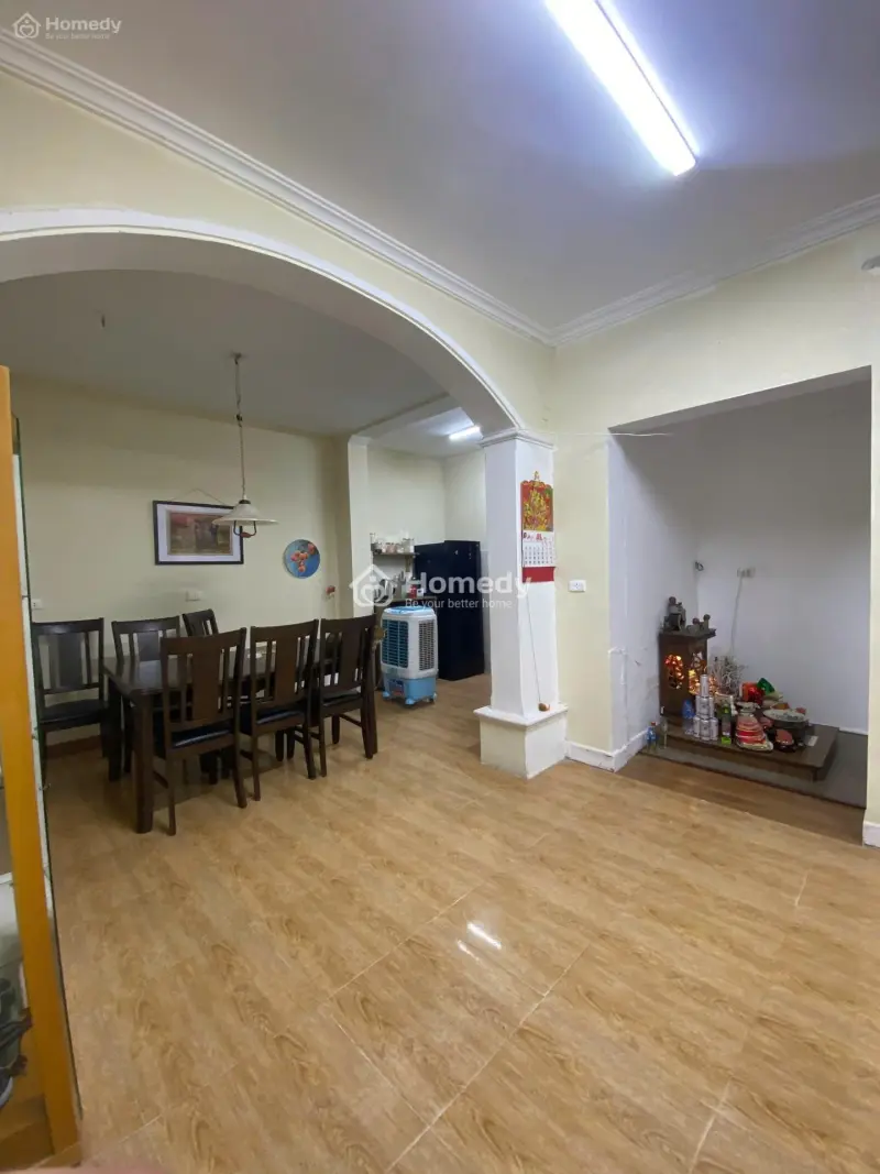 Cho Thuê Nhà Riêng Nguyễn Trãi, Dt 168 M2 Đất, Xây Dựng 80 M2 X 3 Tầng