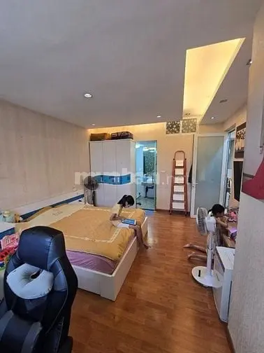 Cần Bán Gấp Căn Hộ Siêu Vip 100M2 Tầng Trung Lô Góc 3 Thoáng Vieu Hồ,