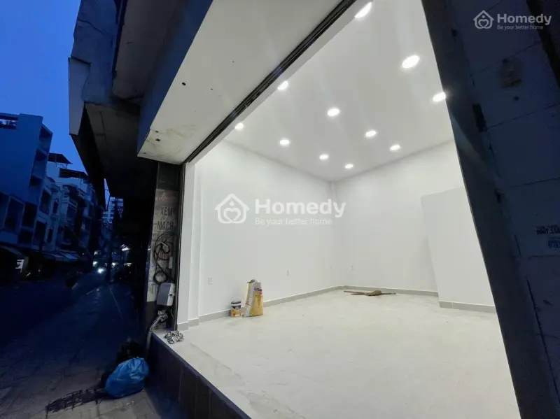 Mặt Bằng Q5 20M2 - Lề Đường Rộng - Gần Cầu Chà Và - Mới Đẹp - Giá 8Tr