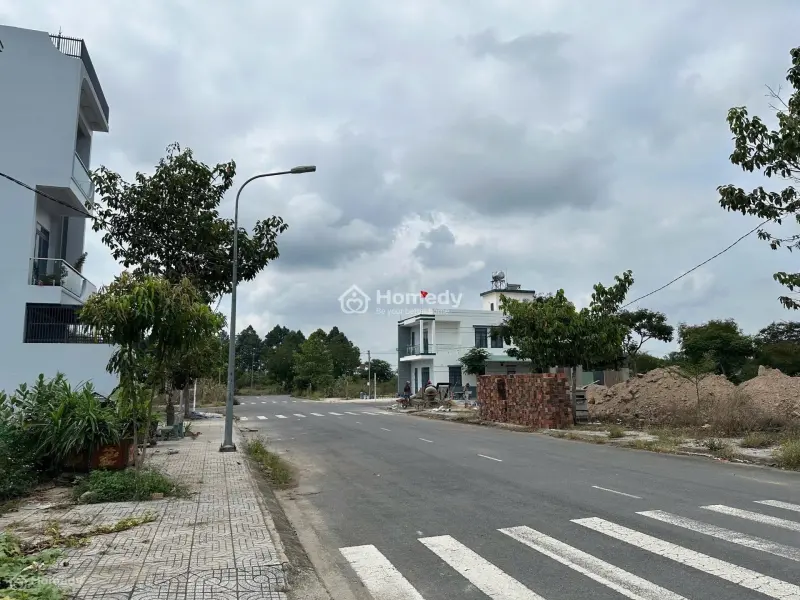 Đẩy Lỗ Lô Trung Tâm Thị Trấn Dt:95M2 1Tỉ800 Dân Cư Đông Sổ Sẵn