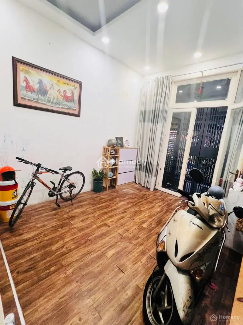 Chính Chủ Cho Thuê Nhà Nguyên Căn Đẹp, Giáp Q1, Giá Tốt