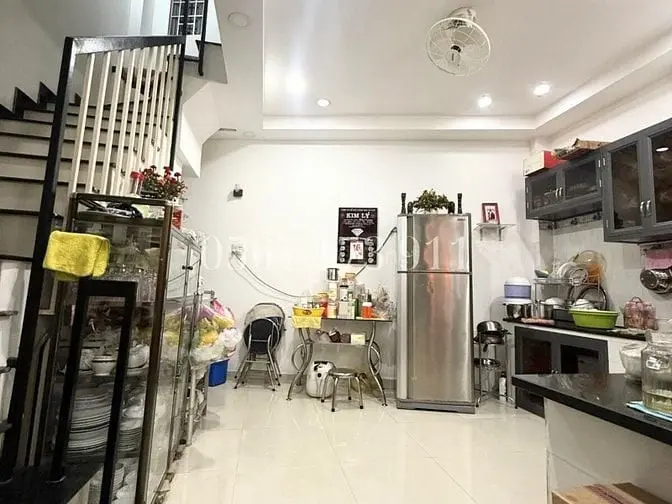 Bán Gấp Nhà Quận 11 - Gần Mặt Tiền - 4 Tầng - Giá Tốt