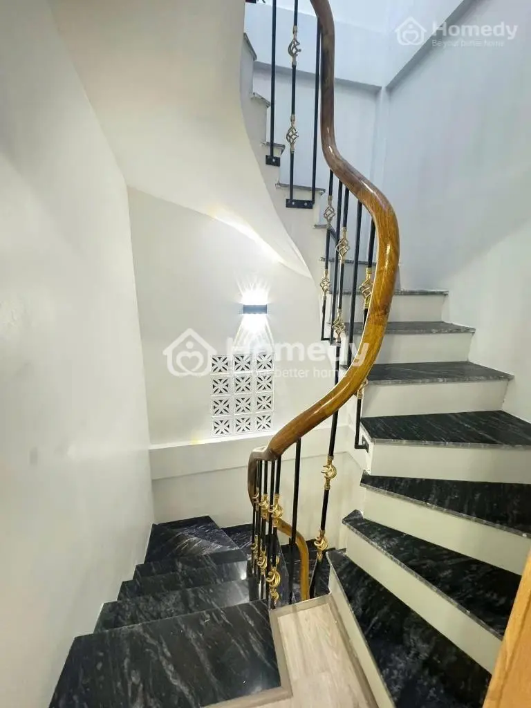 Bán Nhà Lô Góc, Full Nội Thất, Đường Giáp Bát, Hoàng Mai, 4 Tầng 3 Ngủ, 5.3 Tỷ