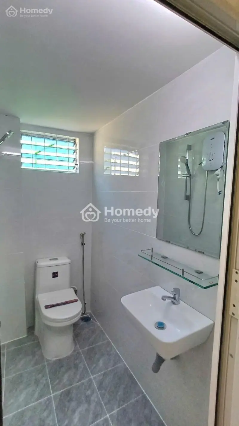 Bán Nhà Ngay Chợ Bình Tân, Thuận Lợi Cho Việc Kinh Doanh Buôn Bán
