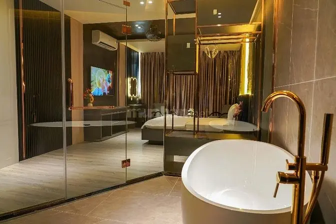 Bán Khách Sạn Vip. Hợp Đồng Thuê 180Tr/Th
