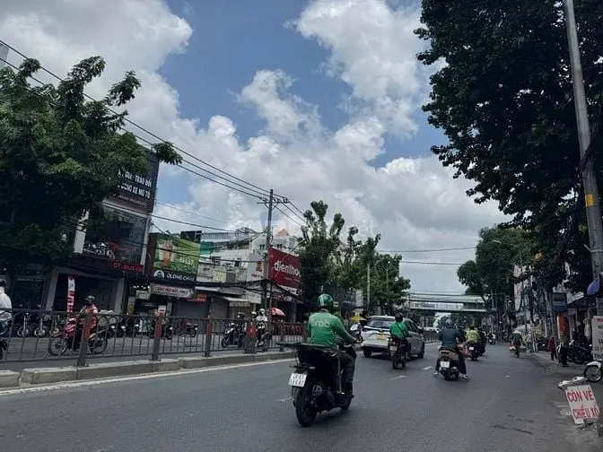 Bán Mặt Tiền Quảng Trung Vị Trí Vip .Dt: 10X 40M