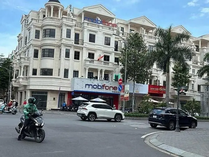 Bán Biệt Thự Đẳng Cấp 4 Lầu Ngang 12M Ngay Kdc Cityland P.10 240M2