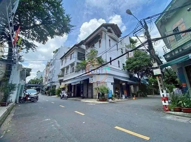 35 Tỷ! Bán Nhà Ngay Hoàng Hoa Thám, Tân Bình - Ngang Lớn 18X9M - 4 Lầu