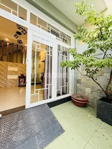 Chỉ 2 Tỷ 680. Nhà 64M2 Gần Chợ Trần Hữu Trang, Xây 3 Tầng. Hẻm 6M, Shr