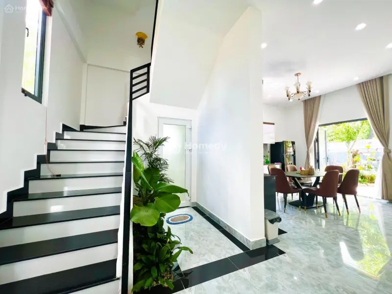 Biệt Thự Sân Vườn Hẻm Hoàng Văn Thụ, Đà Lạt, Full Thổ, View Đồi Thông, Tiện Ích Đầy Đủ Chỉ 2P Đi Bộ