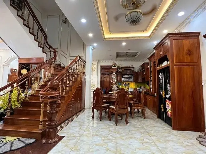 Bán Biệt Thự Đẳng Cấp 4 Lầu Ngang 12M Ngay Kdc Cityland P.10 240M2 Tiệ