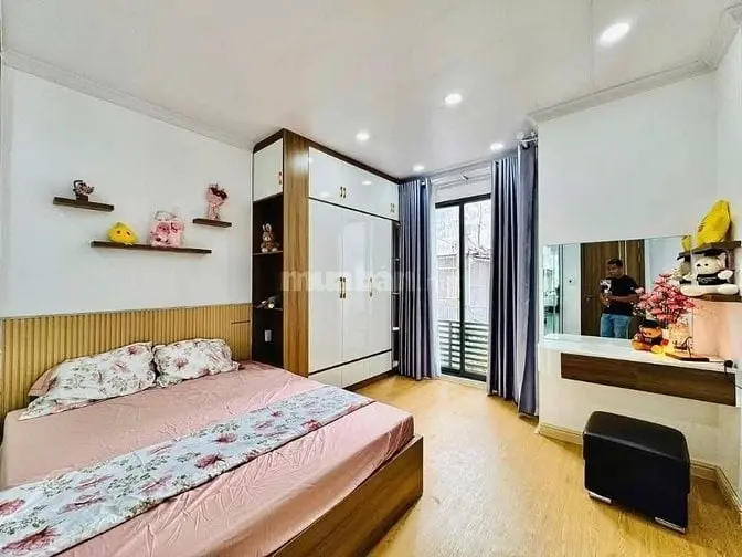 ✅ Sắp Đi Nước Ngoài Bán Nhà Đường Hoàng Việt - Tân Bình / Giá 2,3 Tỷ