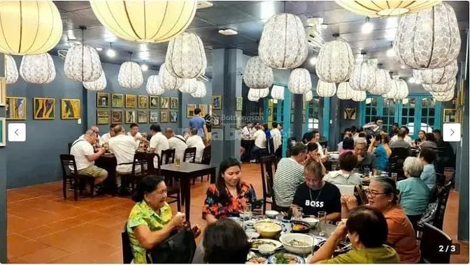 Hàng Hiếm Sót Lại Trên Phố Dương Khuê Con Phố Sầm Uất Ngày Lẫn Đêm