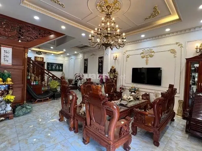 Bán Biệt Thự Đẳng Cấp 4 Lầu Ngang 12M Ngay Kdc Cityland P.10 240M2 Tiệ