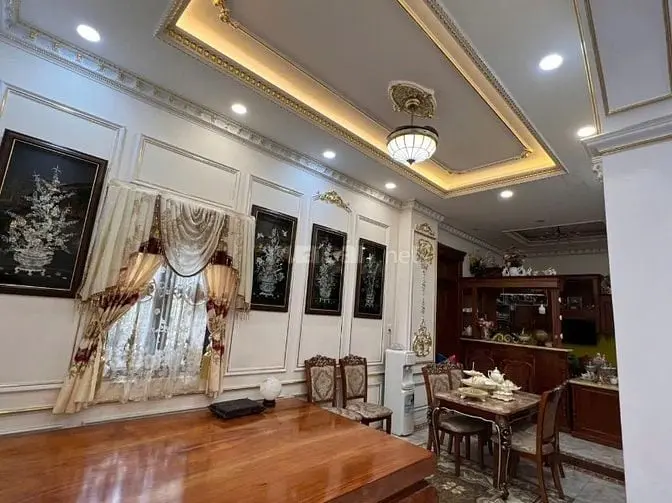 Bán Biệt Thự Đẳng Cấp 4 Lầu Ngang 12M Ngay Kdc Cityland P.10 240M2 Tiệ