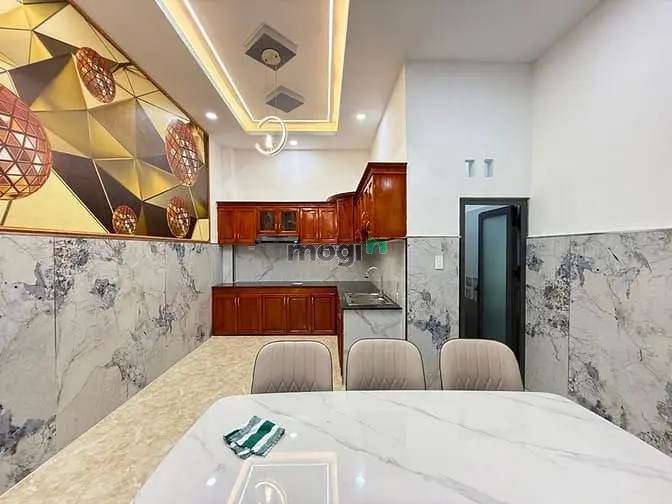 Nhà Sẹc Ngắn Đường Hà Huy Giáp, Dt:4X18M, Trệt, 2Lầu, Sân Trước, 3Pn,