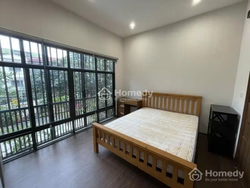 Nhà Sân Vườn, 2 Phòng Ngủ, Ban Công Rộng Ở Tây Hồ Cho Thuê 0972672***