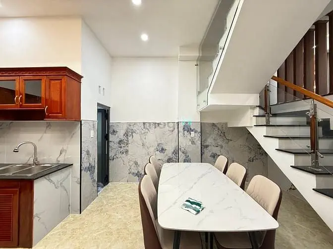Nhà Sẹc Ngắn Đường Hà Huy Giáp, Dt:4X18M, Trệt, 2Lầu, Sân Trước, 3Pn,
