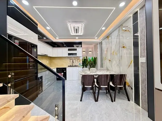 Nhà Ngay Ngã Tư Ga, Dt: 4X13M, Lửng, 3Lầu, 4Pn, Gara Ô Tô, Sân Thượng