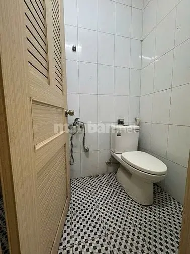 Bán Lại Hđ Thuê Nhà Kd Chdv 7Pn 7Wc 7 Bếp. Giá Sang 75 (Bg Cọc)