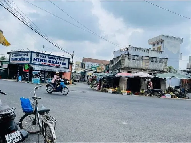 (26) 🔥Ngay Trong Chợ Khu Vực Đông Đúc Toạ Lạc Ở Xã Phước Thạnh 🔥