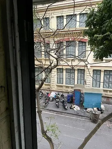 Cho Thuê Nhà Tập Thể 2 Tầng Ngay Bờ Hồ