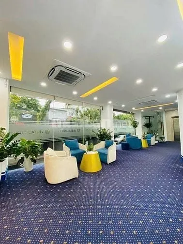 Cho Thuê Nhà Mặt Tiền Phan Xích Long Ngay Trung Tâm Phố Ẩm Thực Quận