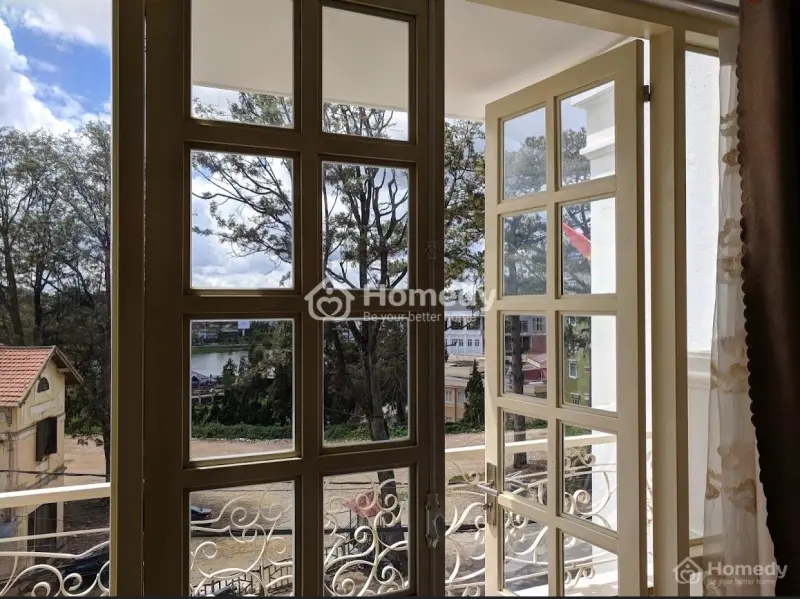 Bán Khách Sạn Có Lượng Khách Sẵn, Mặt Tiền Phan Bội Châu, Ngay Trung Tâm Đà Lạt, Có Dòng Tiền Mạnh