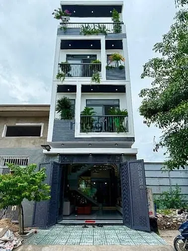 Nhà Sát Bên Thủ Đức, Dt:4.5X14M, Trệt, 2Lầu + 1Tum, 3Pn, Sân Thượng