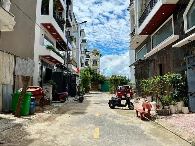 Nhà Ngay Ngã Tư Ga, Dt: 4X13M, Lửng, 3Lầu, 4Pn, Gara Ô Tô, Sân Thượng